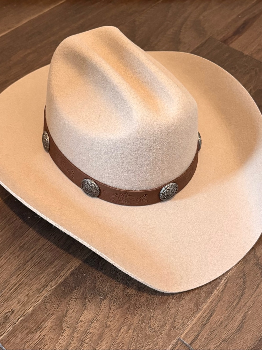 Women’s Wrangler 100% Wool Felt Cowboy Hat Cream Western Concho Band